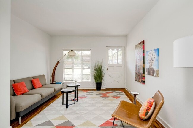 Building Photo - J07