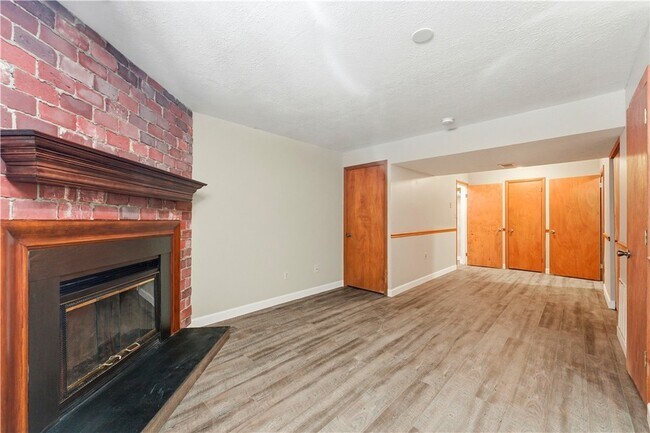 Building Photo - 217 Clearbrook Ct