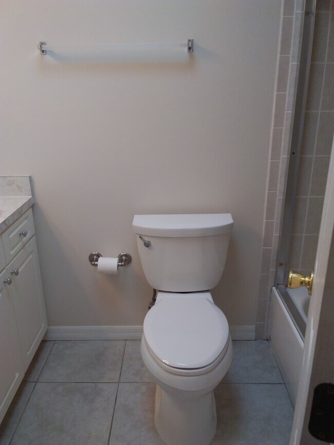 Bath 1 - 5168 Taylor Ave