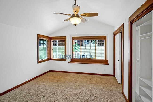 Building Photo - 3 BED & 3 BATH TOWNHOME FOR RENT