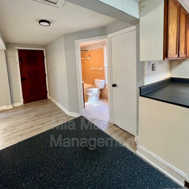 Building Photo - 40 Wesley St