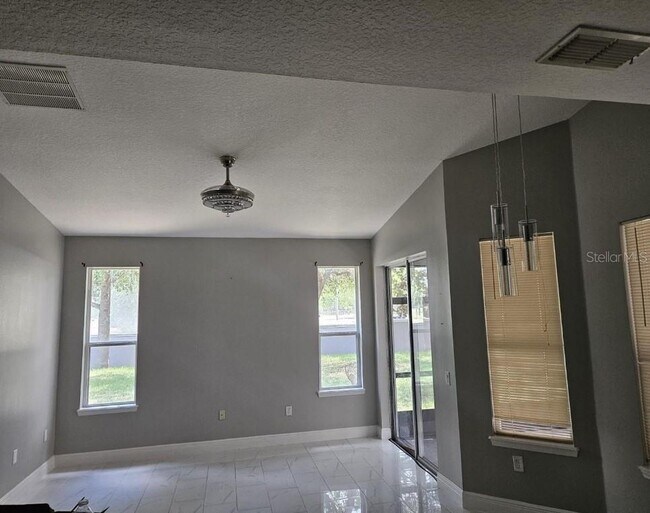 Building Photo - 2902 Bonita Cir