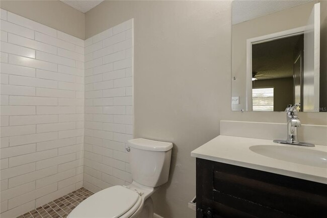 Building Photo - 5525 Southgrove Ct