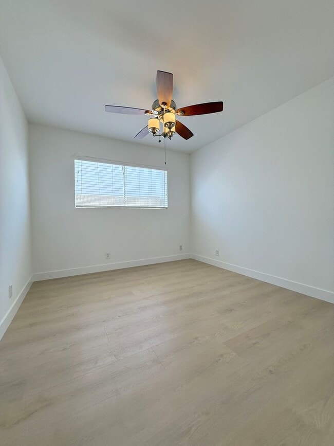 Building Photo - Costal Living - Pride of Ownership Neighbo...