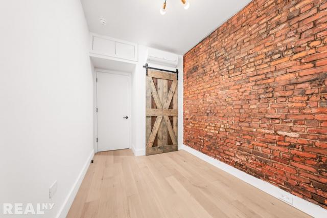 Building Photo - 4 bedroom in BROOKLYN NY 11221