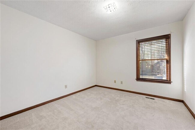 Building Photo - 4800 Grants Way NE