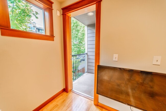Building Photo - Beautiful 2BR/1.5BA Corner Townhome in the...
