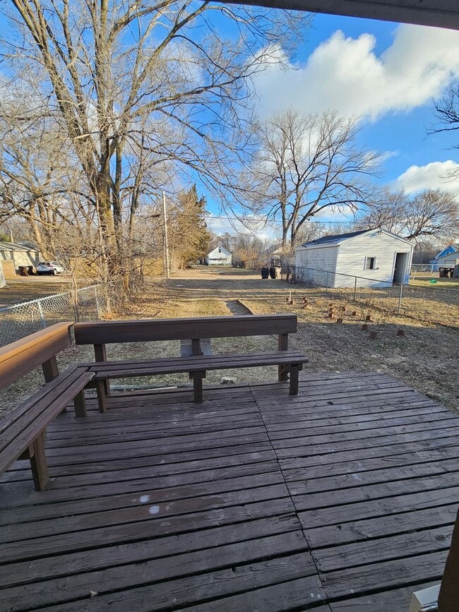 Building Photo - Completely Remodeled 4 bedroom