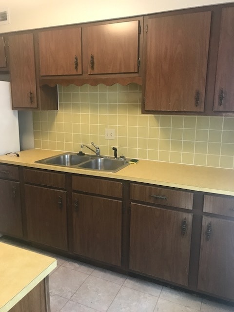 Building Photo - 1003 Cedar Terrace