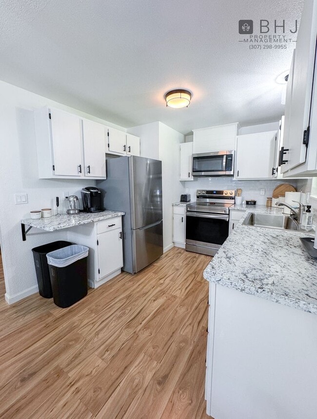Building Photo - Dog Friendly 2 bed/ 1 bath HOUSE for Rent!