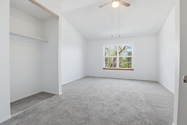 Building Photo - $2,045.95 - 2 Bed, 1.5 Bath Townhome in Centennial with Pool Access