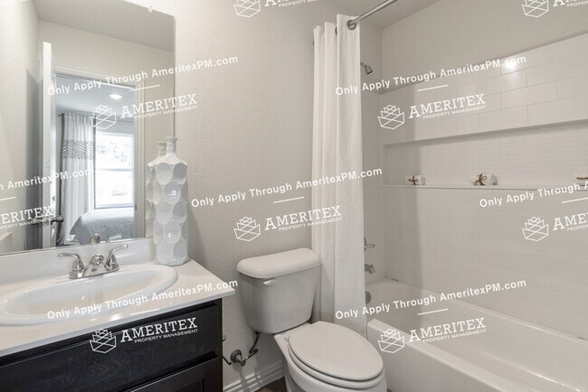 Building Photo - 8837 Crestview Dr