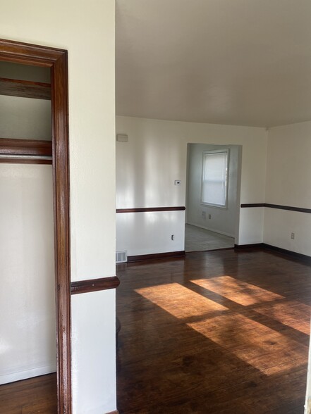 Building Photo - 430 N 4th St