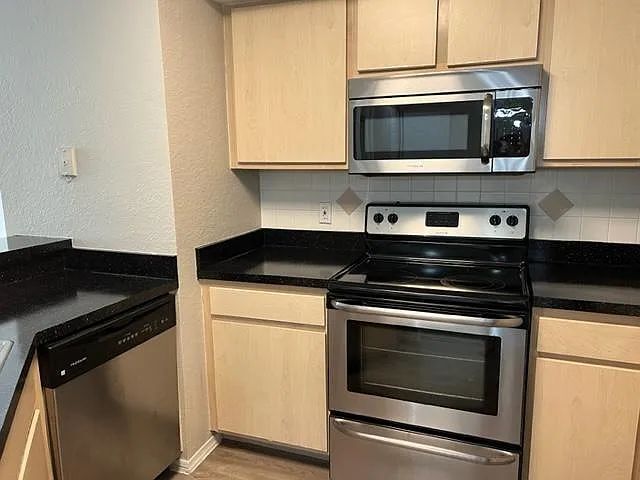 Building Photo - 831 Camargo Way