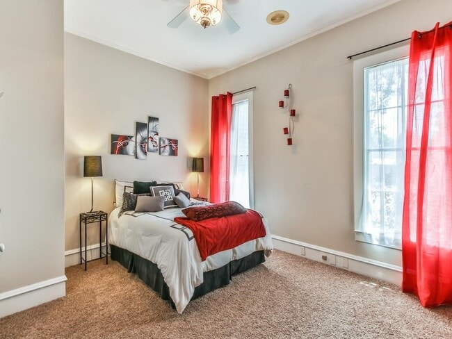 Building Photo - 509 E Luhn St