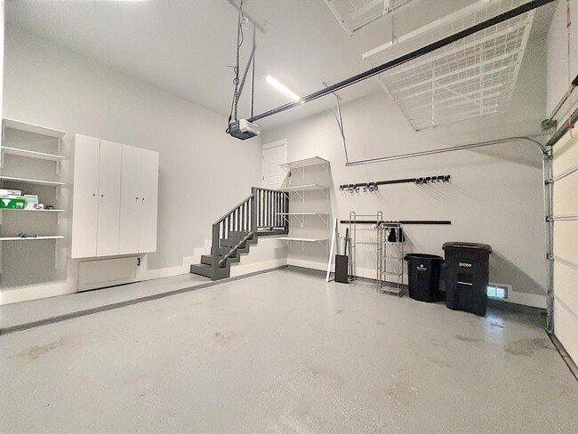 Building Photo - 418 Yale Oaks Ln