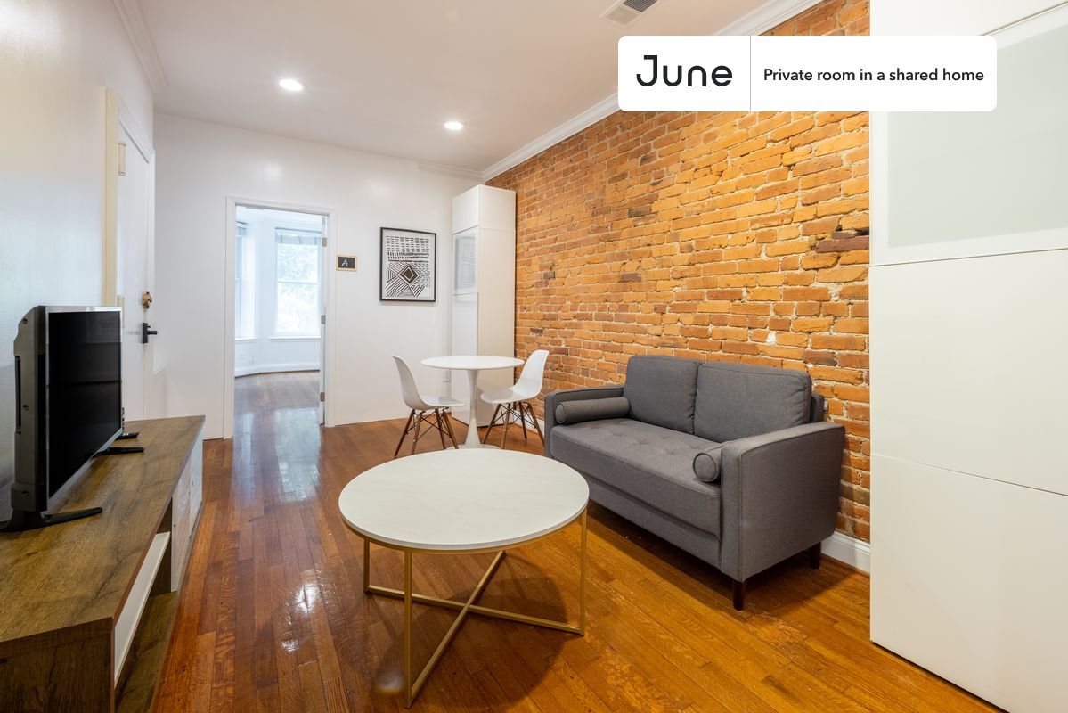 Building Photo - Room in Shared 3 bed/1 bath home