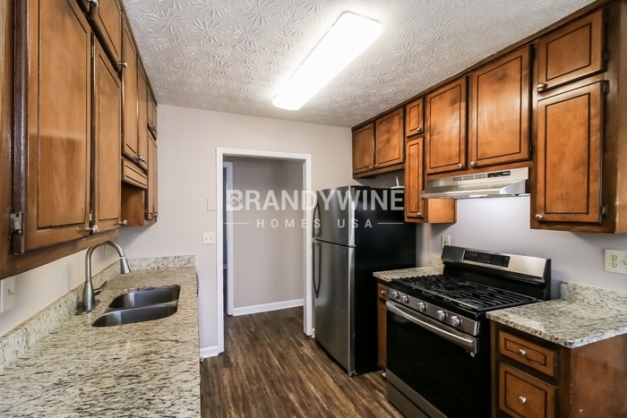 Building Photo - 6057 Dorchester Dr