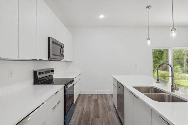 Building Photo - 6062 SW 154th Place Rd