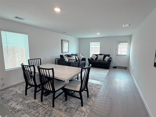 Building Photo - 21321 Carosella Dr