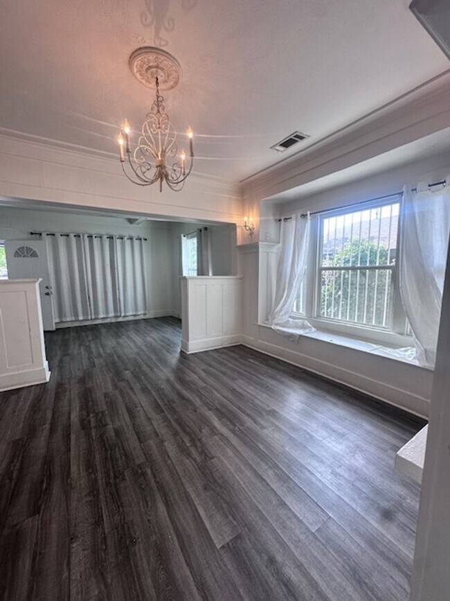 Building Photo - Charming 3 Bed / 1 Bath Home in the Heart of the Tower District