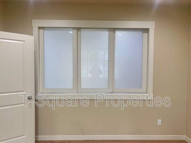 Building Photo - 10218 242nd Ave NE