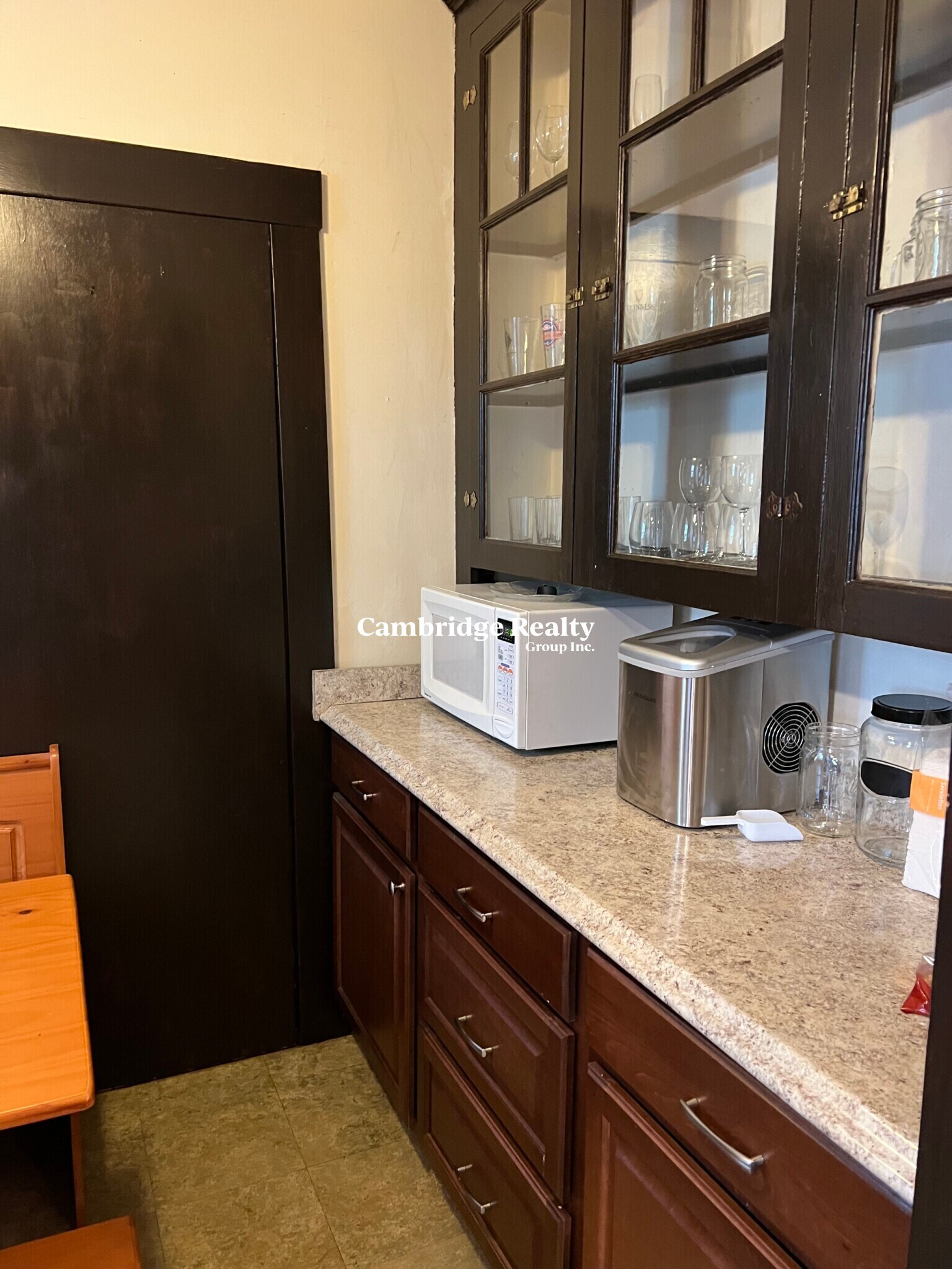 Building Photo - 66 Craigie St