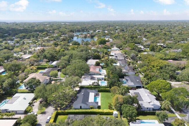 Building Photo - 13050 SW 71st Ave