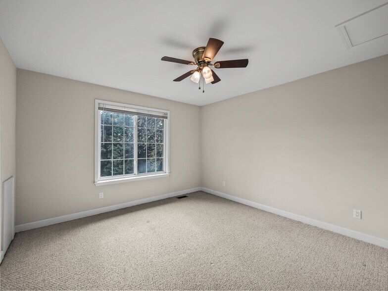 Building Photo - 508 James Cir