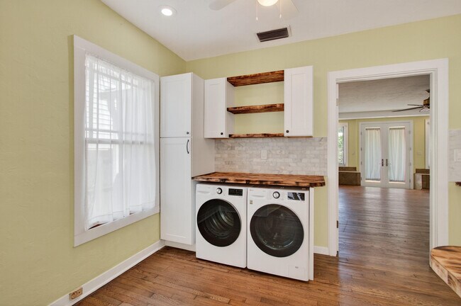 Building Photo - 817 N Palmway