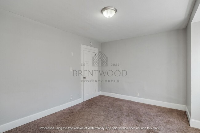 Building Photo - Spacious 4 Bed 1.5 Bath Updated Home