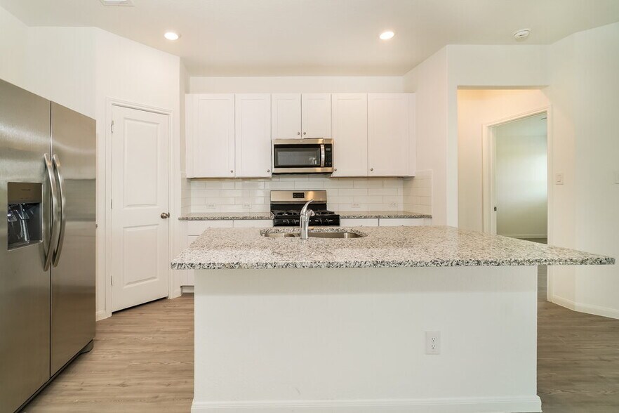 Building Photo - 2464 Vesper Bnd