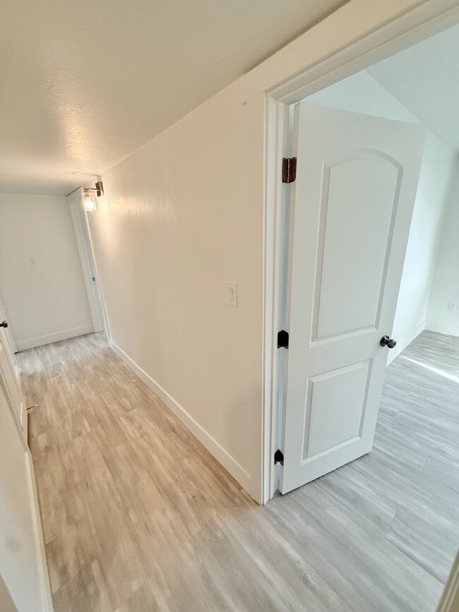 Building Photo - 288 W Diagonal #A 3 Bed/2 Bath