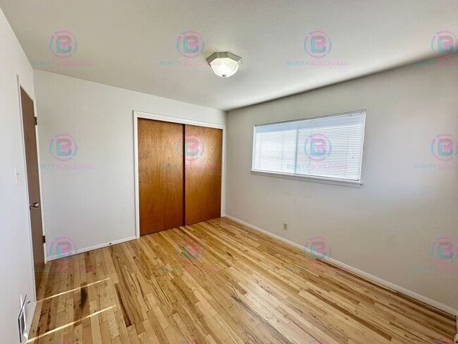 Building Photo - Delightful One-Bedroom + Office Near Idlew...