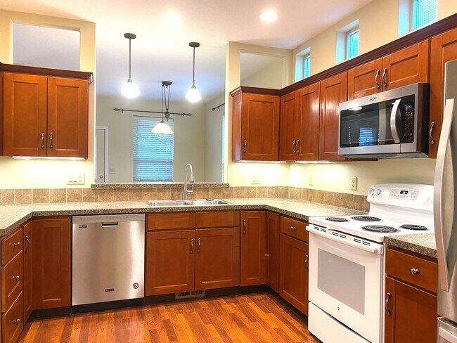 Building Photo - *$1,000 Off 1st Month's Rent!* Well-Kept Three Bedroom Home in West Salem