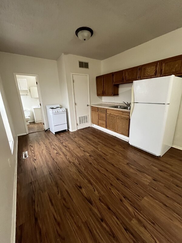 Building Photo - 1513 Des Moines St