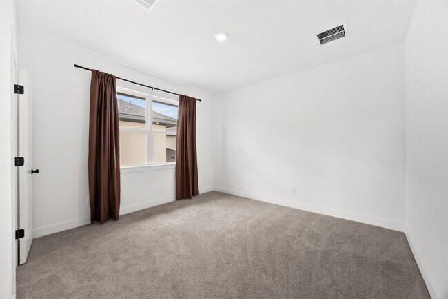 Building Photo - 24418 Green Buffalograss Trl