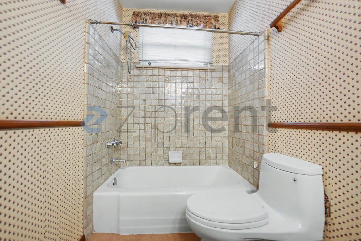 Building Photo - Unit