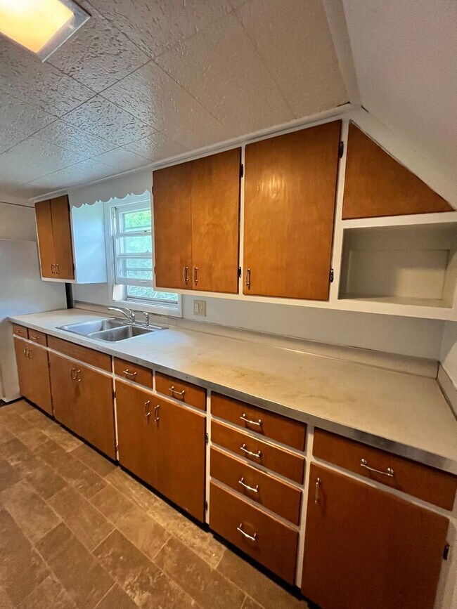 Building Photo - 802-806 Cedar