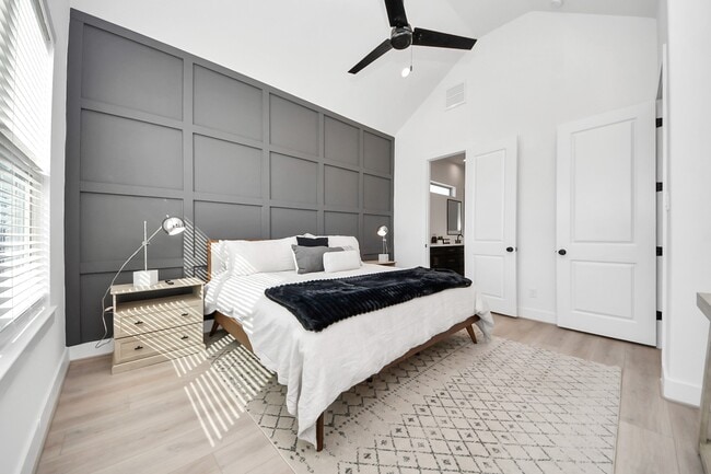 Building Photo - 2524 Live Oak St