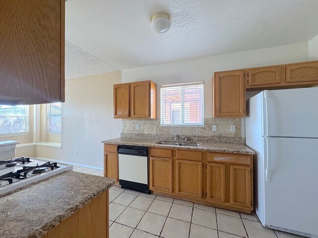 Building Photo - East El Paso 3 bed Refrig A/C!
