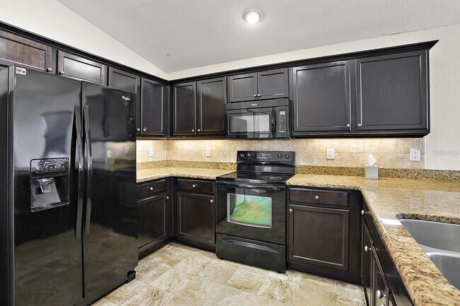 Building Photo - 581 Greenshank Dr