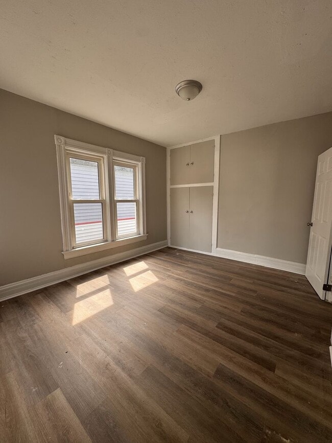 Building Photo - 821 Heaton St