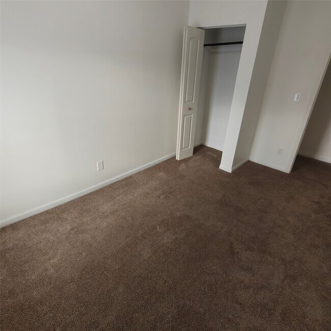 Building Photo - 145 Floral Ave