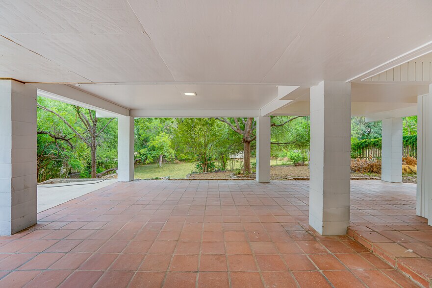 Building Photo - 568 W Quill Dr