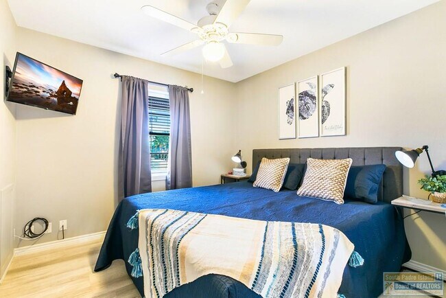 Building Photo - 113 W Sunny Isle Dr