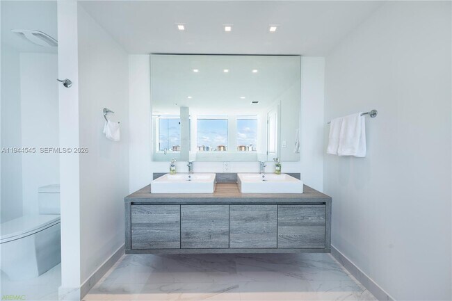 Building Photo - 400 Sunny Isles Blvd