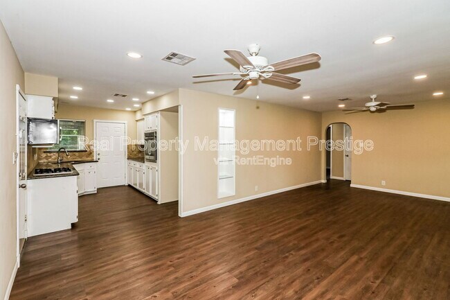 Building Photo - 6910 Cole Creek Dr