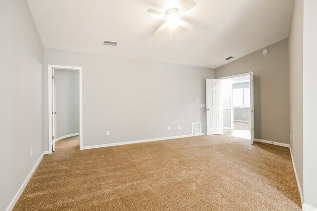 Building Photo - 1960 Oak Twist Ct