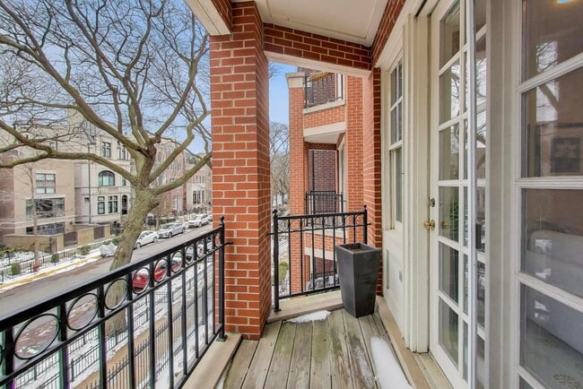 Building Photo - 1725 N Mohawk St